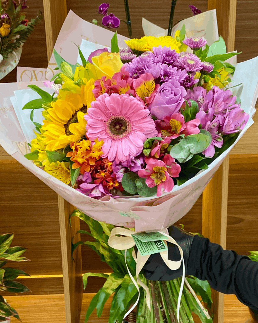 Buquê de Gérbera com Girasol, Buquê de flores do campo coloridas. Belo Horizonte.