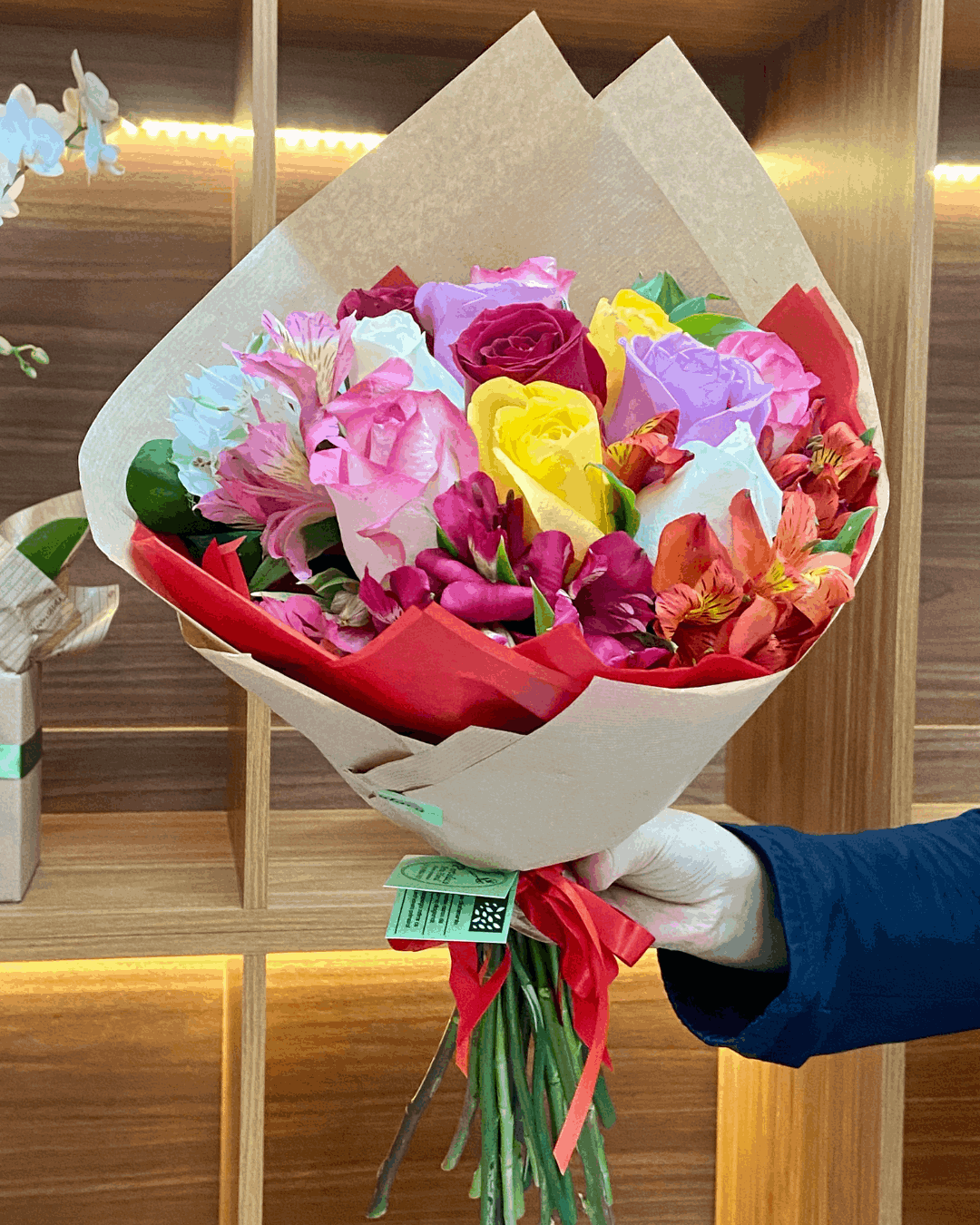 Buquê de  Rosas Coloridas, Entrega Rápida, Buquê de rosas coloridas para presente. Belo Horizonte,