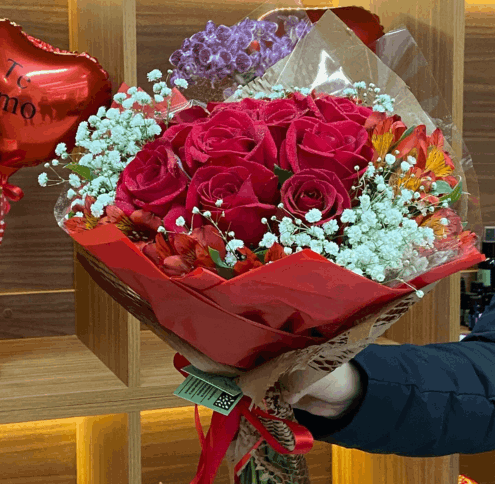 Arranjo de Rosas com Gipson BH